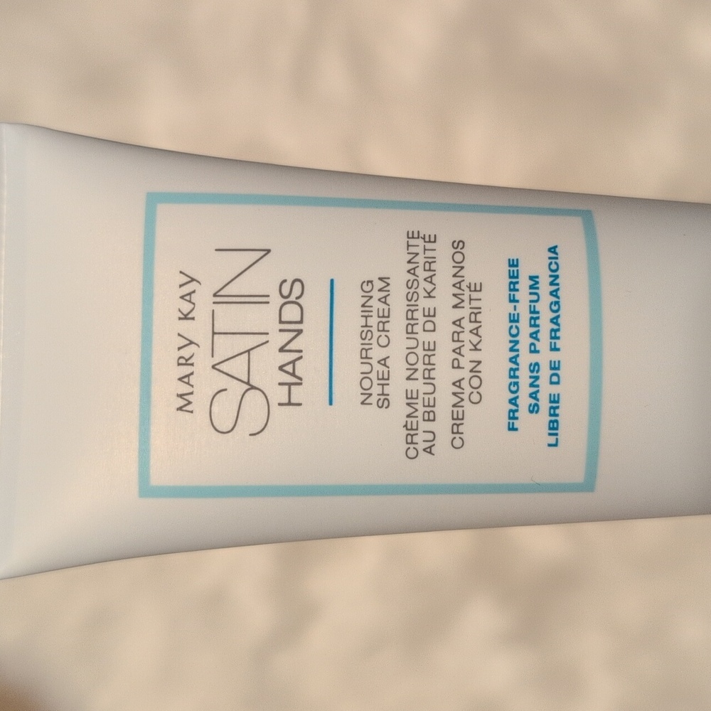 Mary Kay Satin Hands Trio - Picture 9 of 10